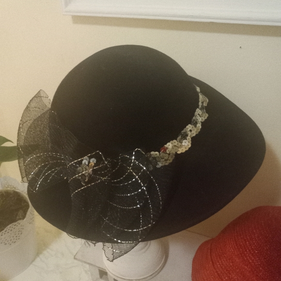 Hat bundle - Picture 4 of 4